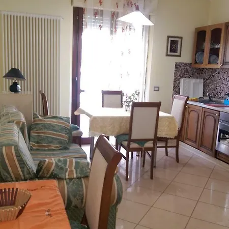 Apartment App Con Giardino Porticato Di Uso Esclusivo Solo Per Le Famiglie *