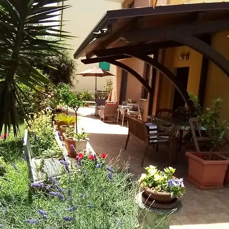App Con Giardino Porticato Di Uso Esclusivo Solo Per Le Famiglie
