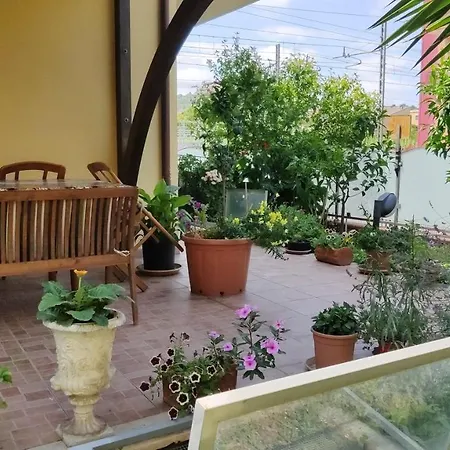 App Con Giardino Porticato Di Uso Esclusivo Solo Per Le Famiglie *