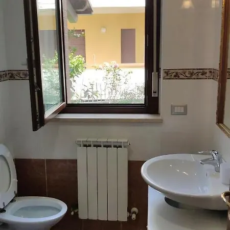 App Con Giardino Porticato Di Uso Esclusivo Solo Per Le Famiglie Lägenhet *