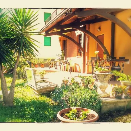 App Con Giardino Porticato Di Uso Esclusivo Solo Per Le Famiglie *